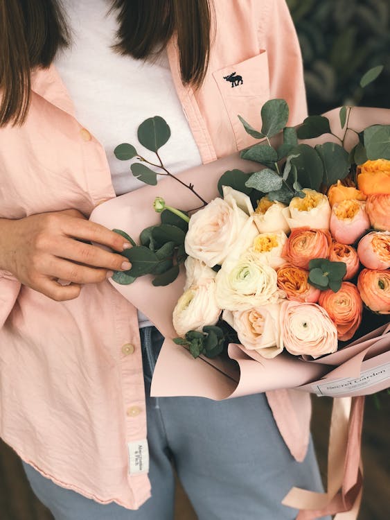 Vrouw met een Boeket